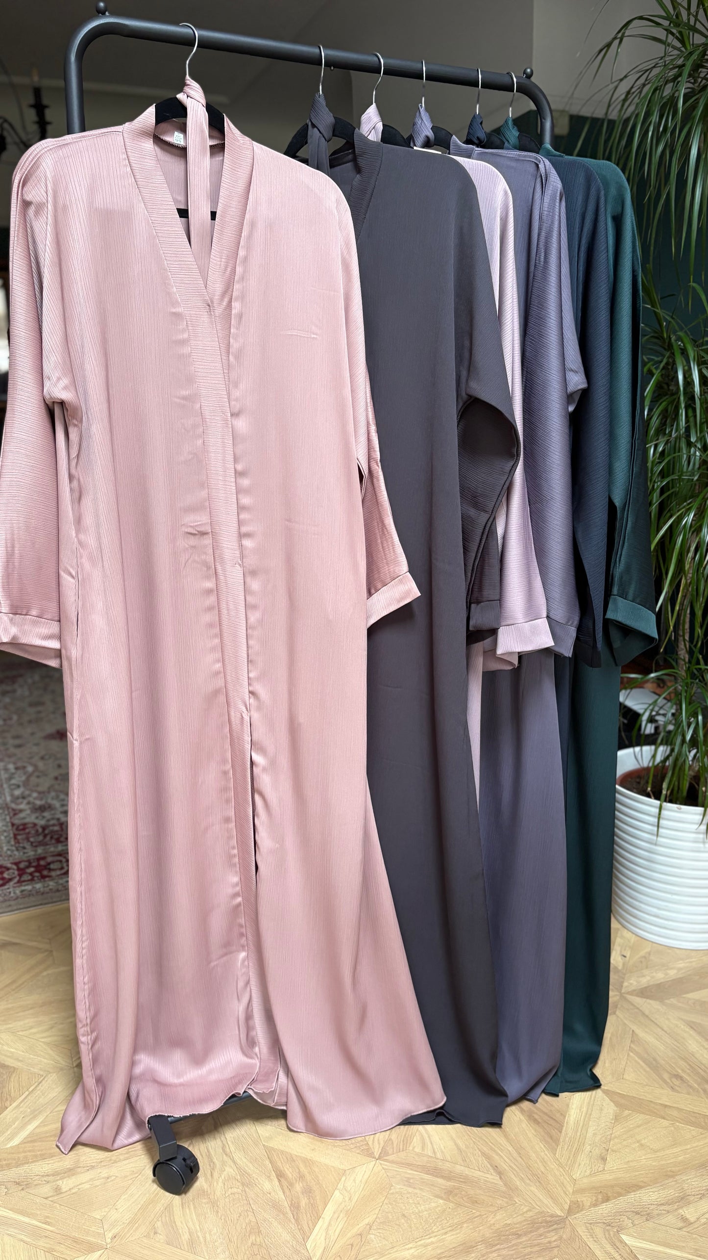 Dusty pink classic lady.