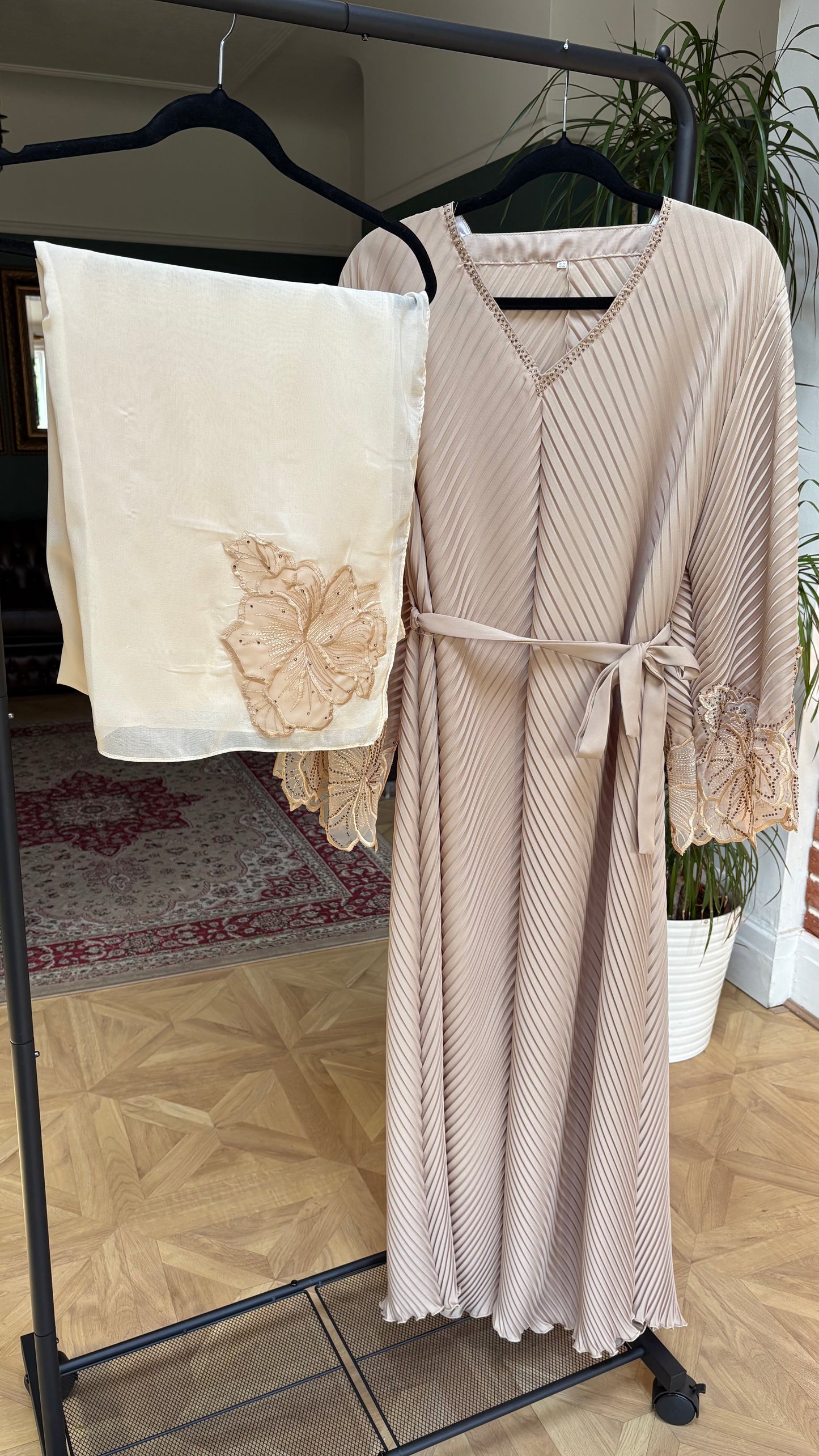 Cream scallop abaya