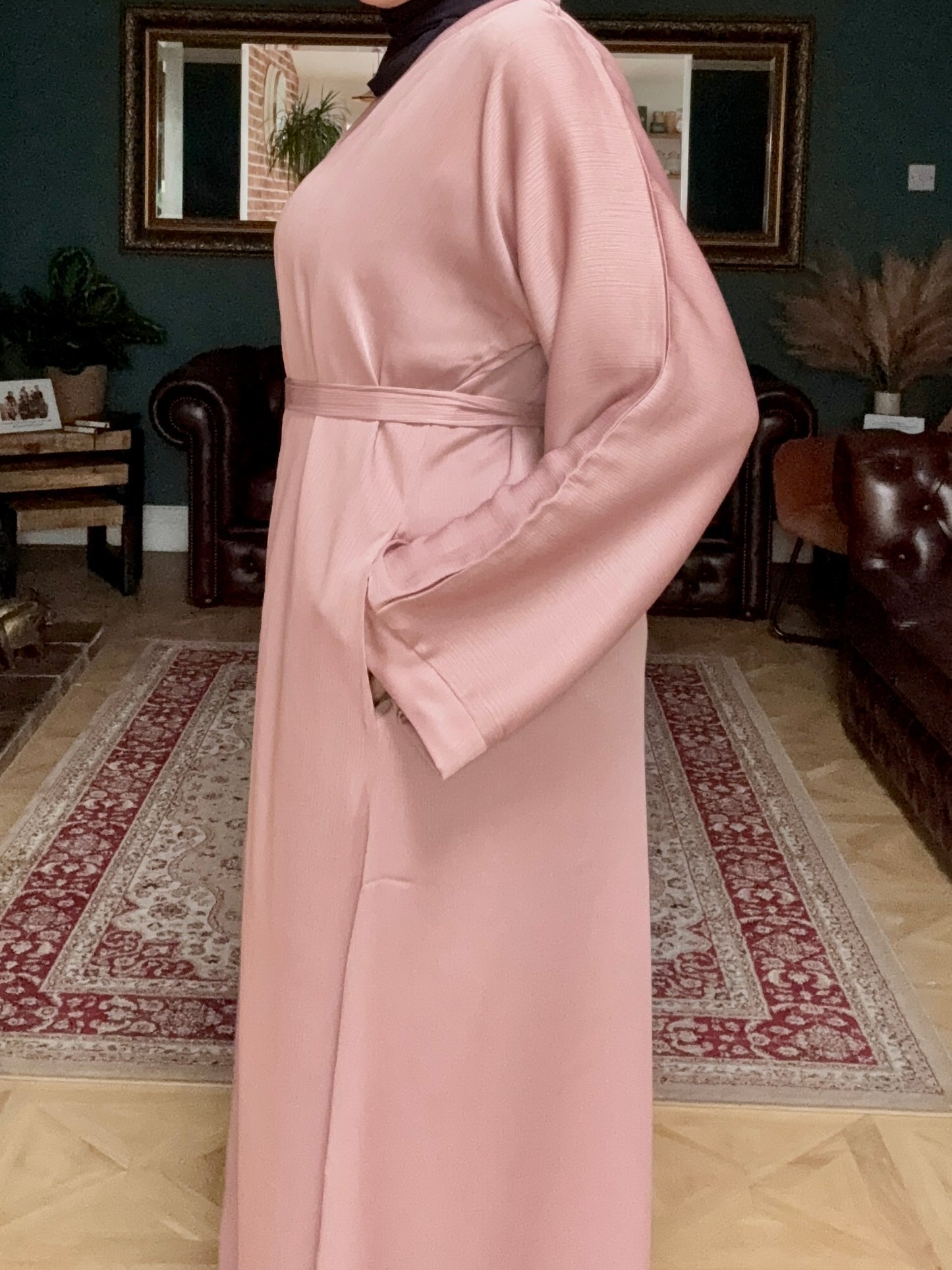 Dusty pink classic lady.