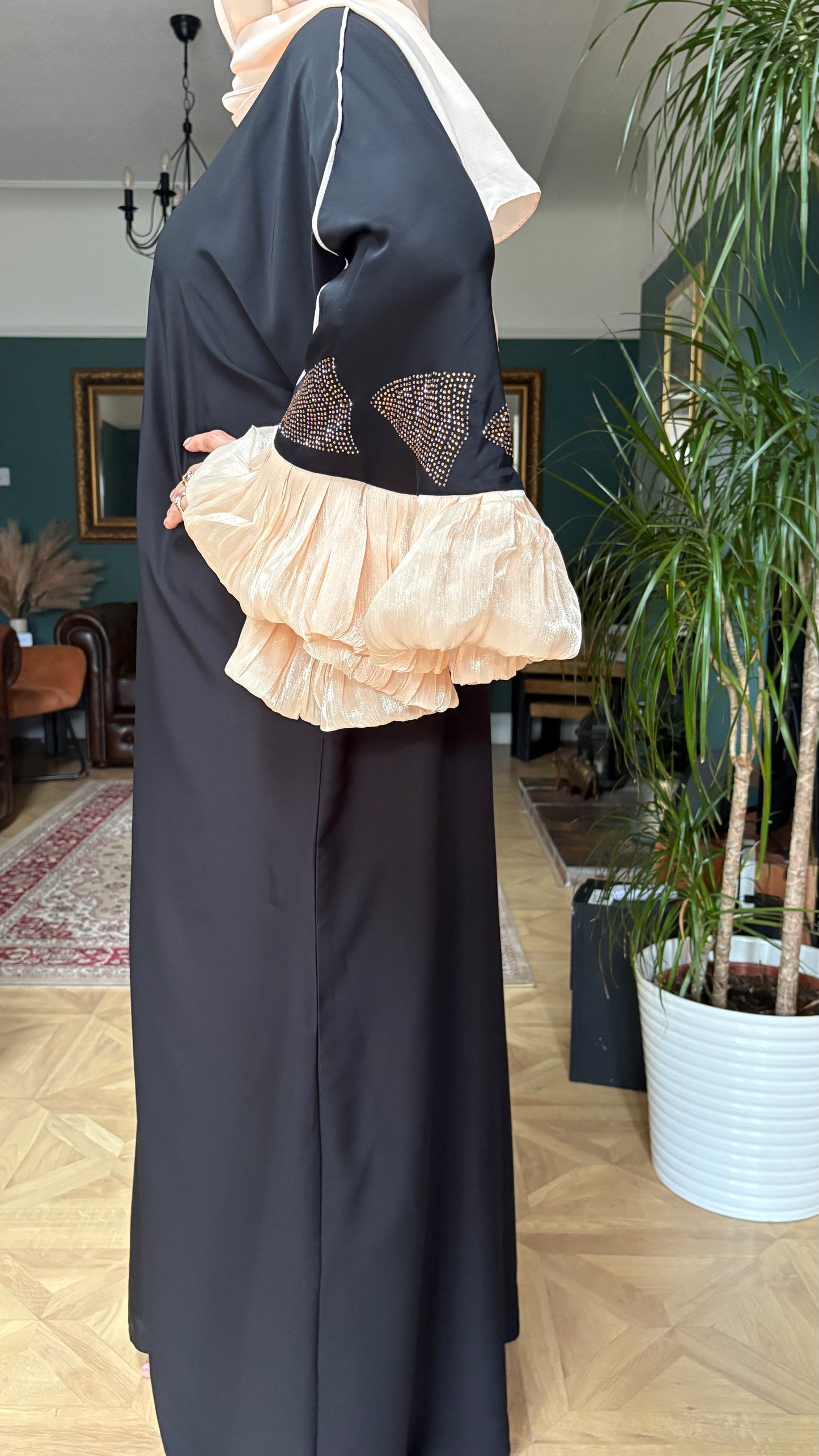 Layla Rouche abaya set