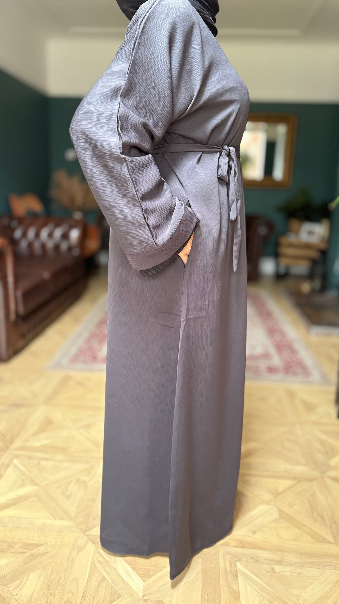 Mauve classic lady.