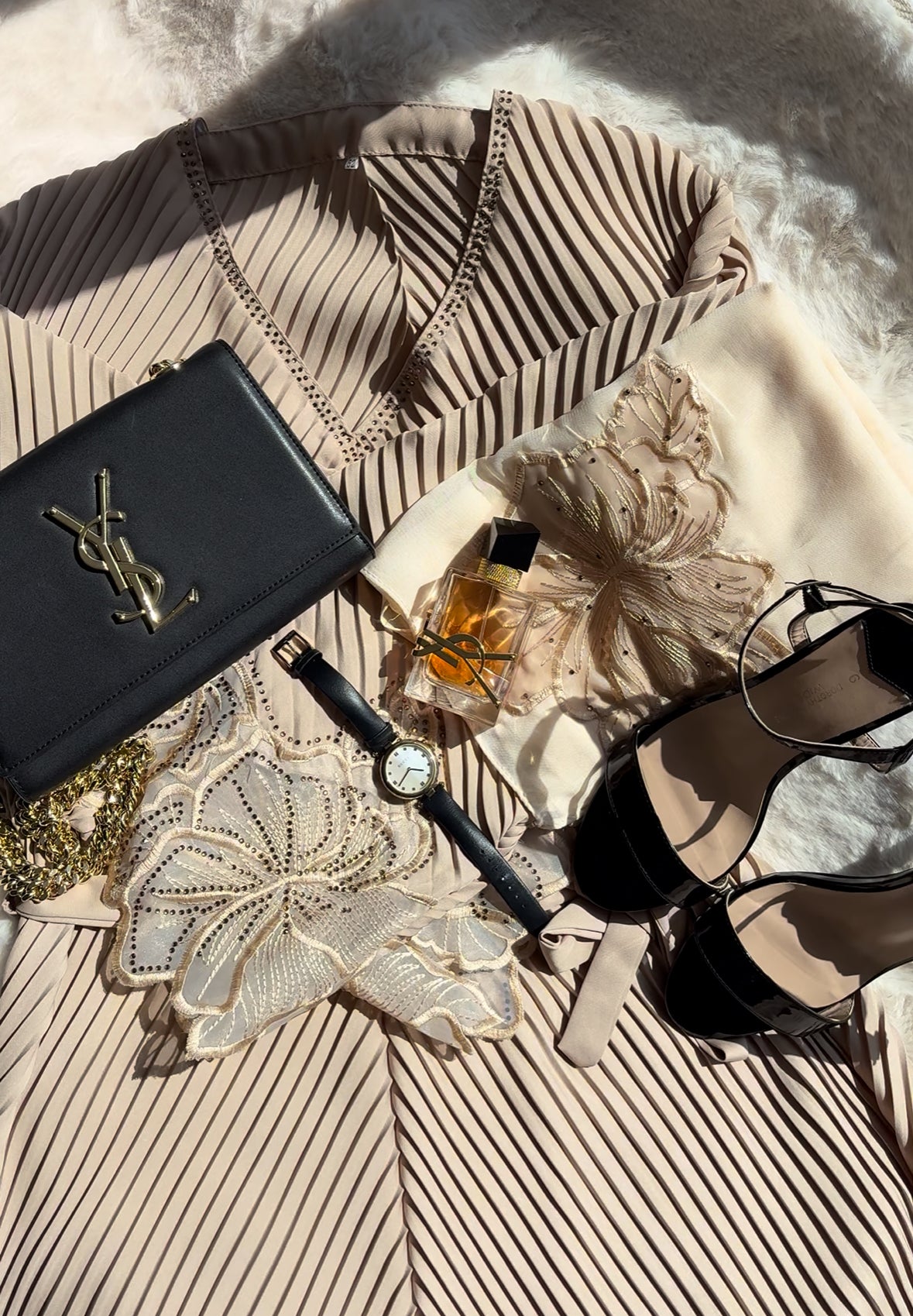 Cream scallop abaya