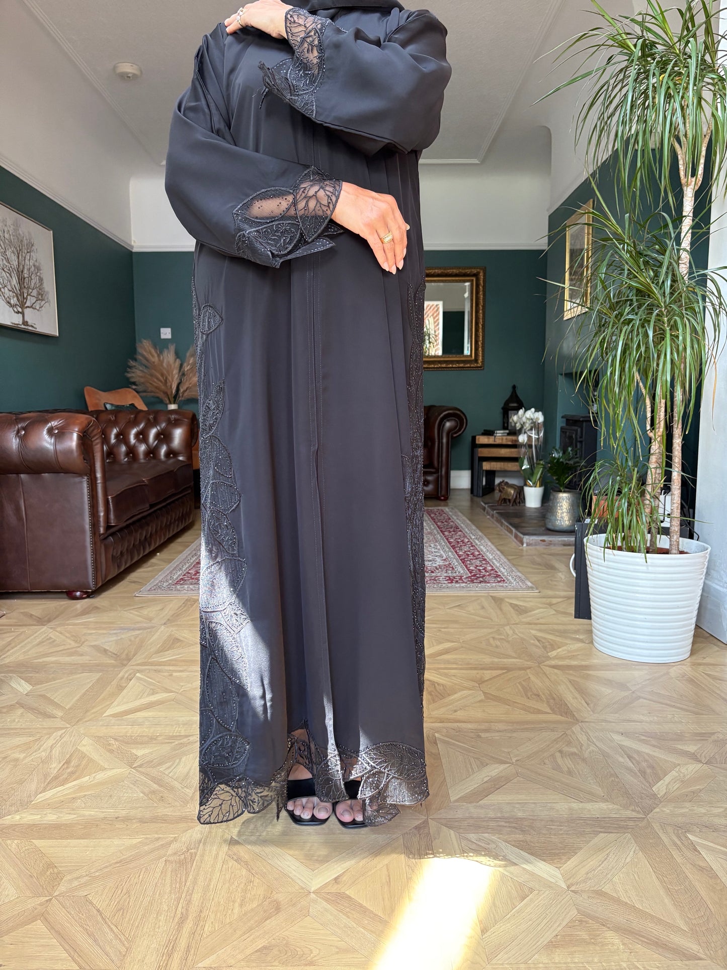 Hibah Lace Abaya