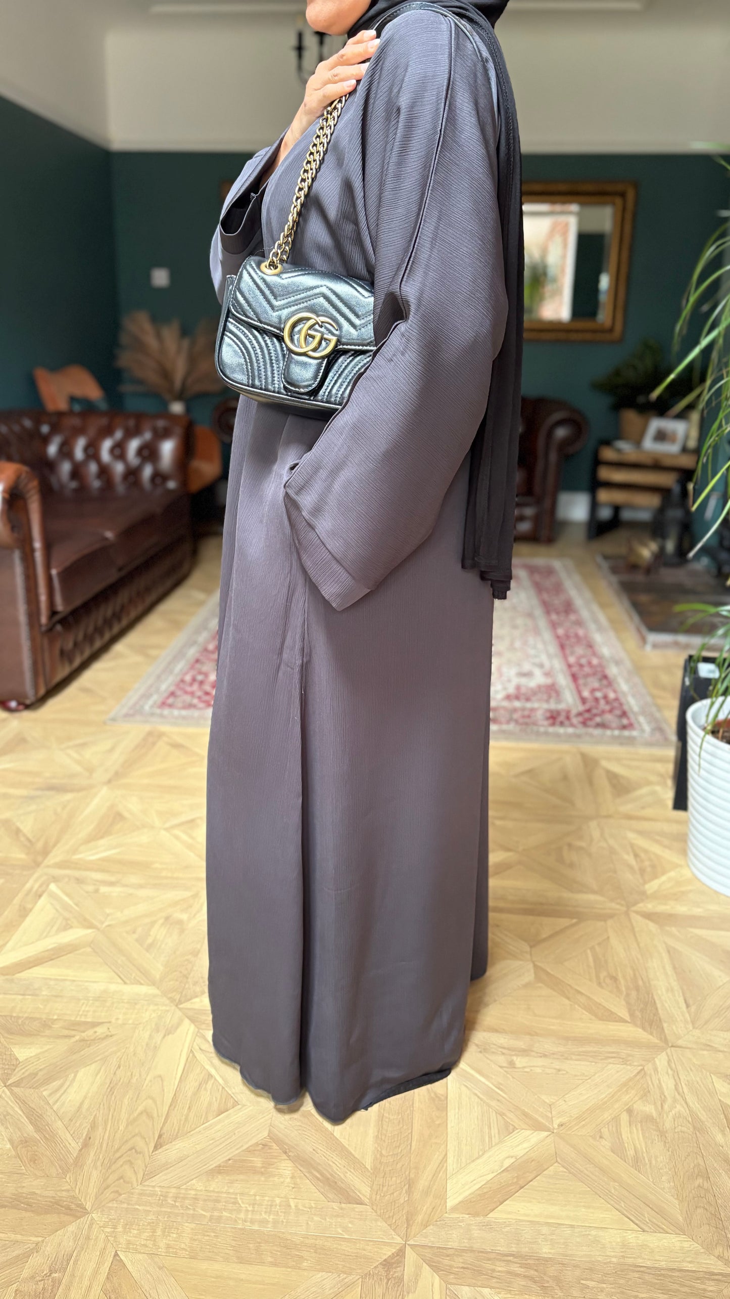 Mauve classic lady.