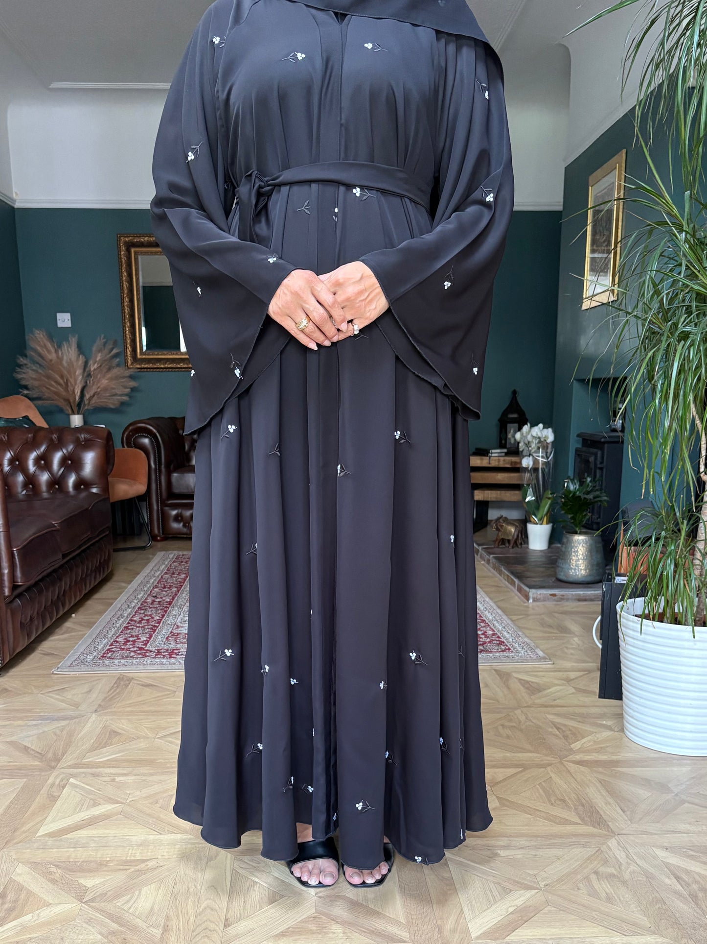 Sarah Abaya - black