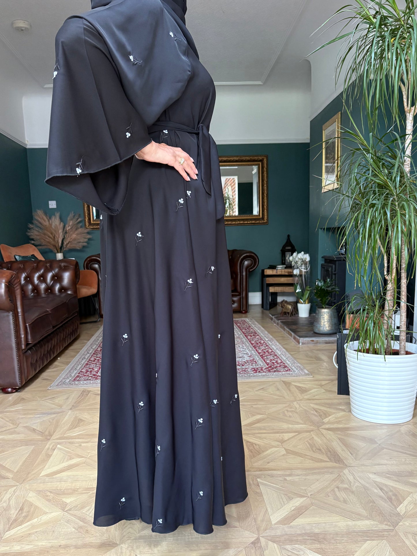 Sarah Abaya - black