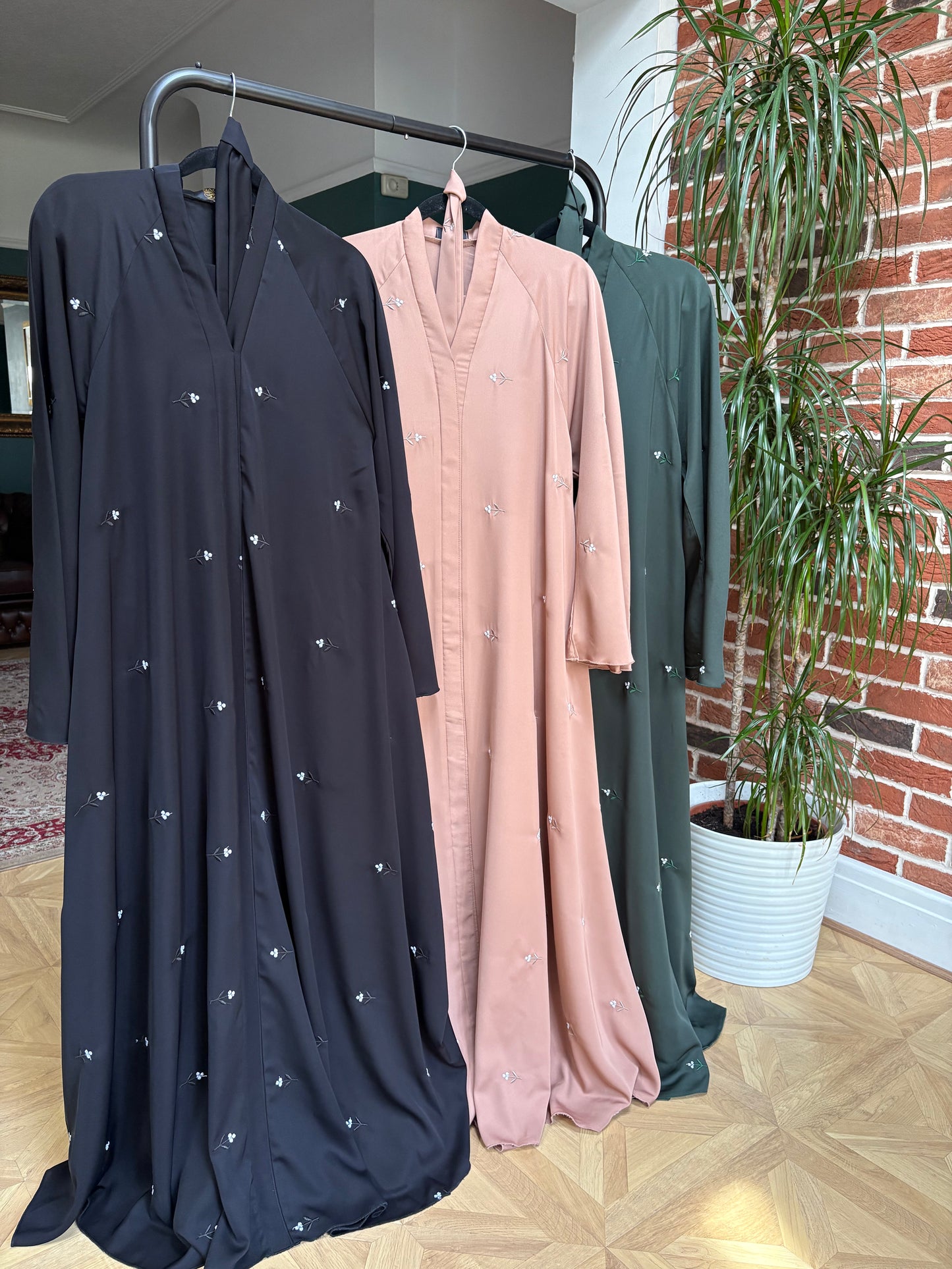 Sarah Abaya - black