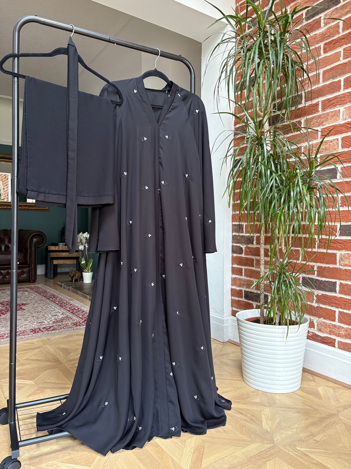 Sarah Abaya - black