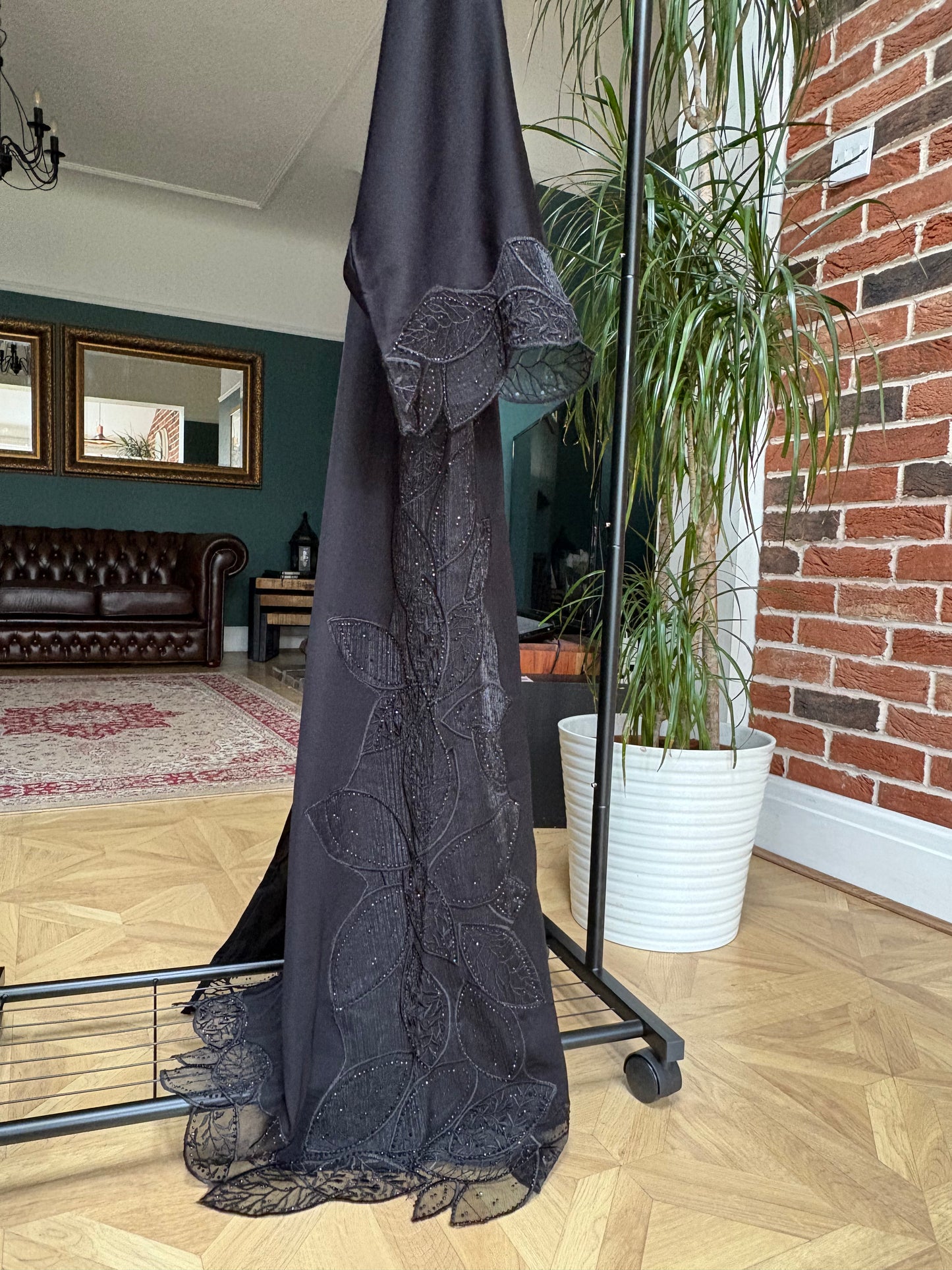 Hibah Lace Abaya